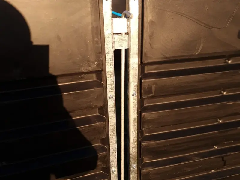 Metal ends and locking pins