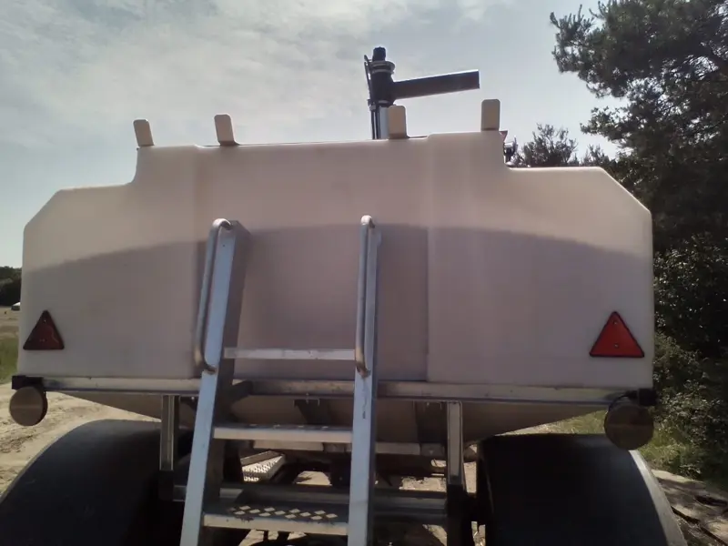 3T Easy-Feed trailer from the back