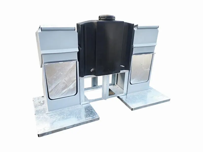 2 feeders and drinker